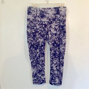 LULULEMON Purple Gray Floral Cropped LEGGINGS 4